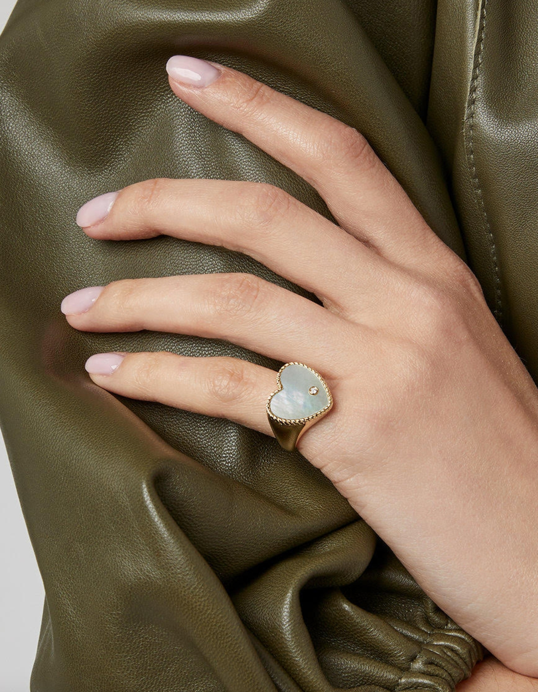 CHEVALIERE COEUR NACRE OR JAUNE - Millo Jewelry