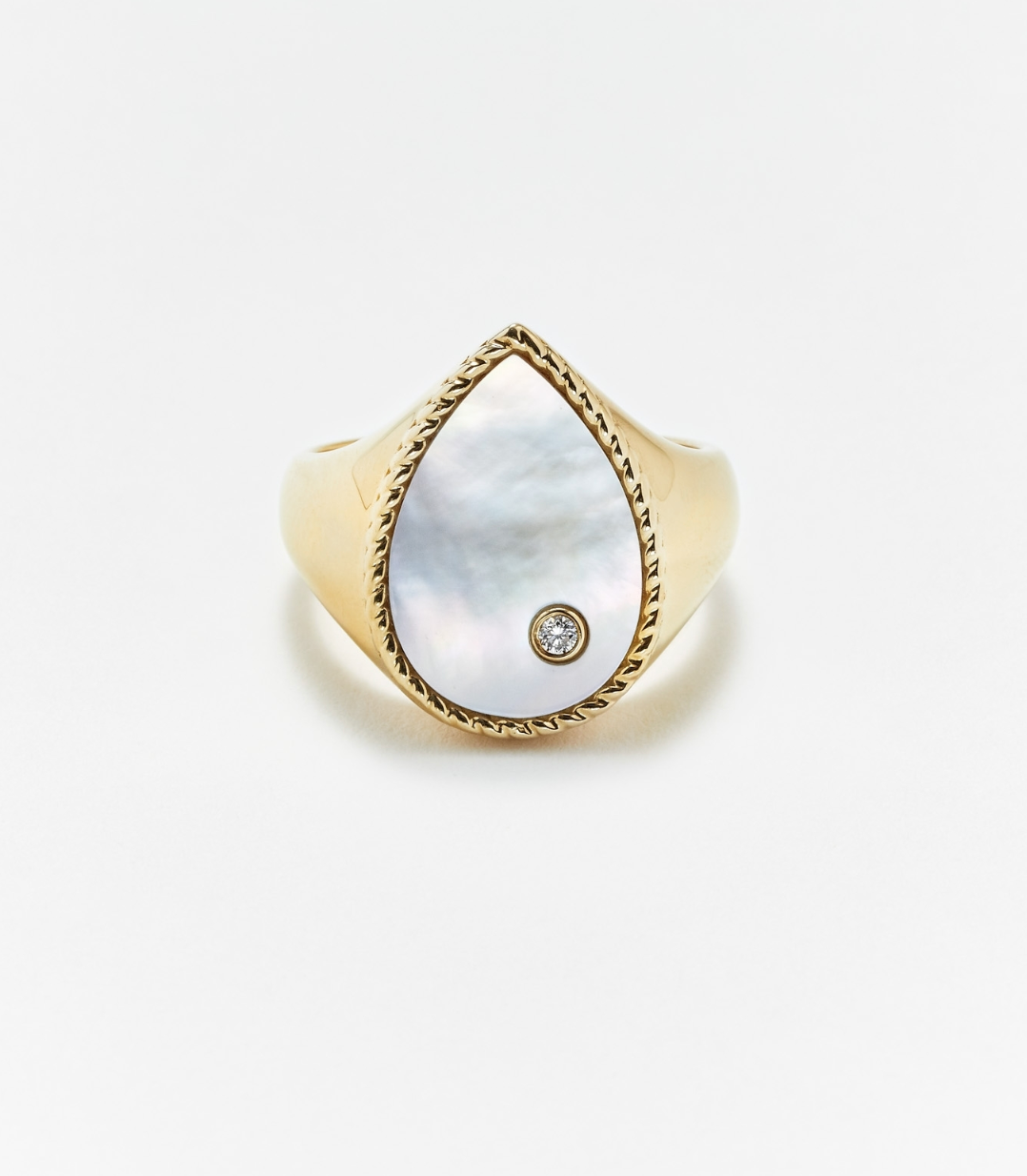 CHEVALIERE POIRE NACRE OR JAUNE - Millo Jewelry