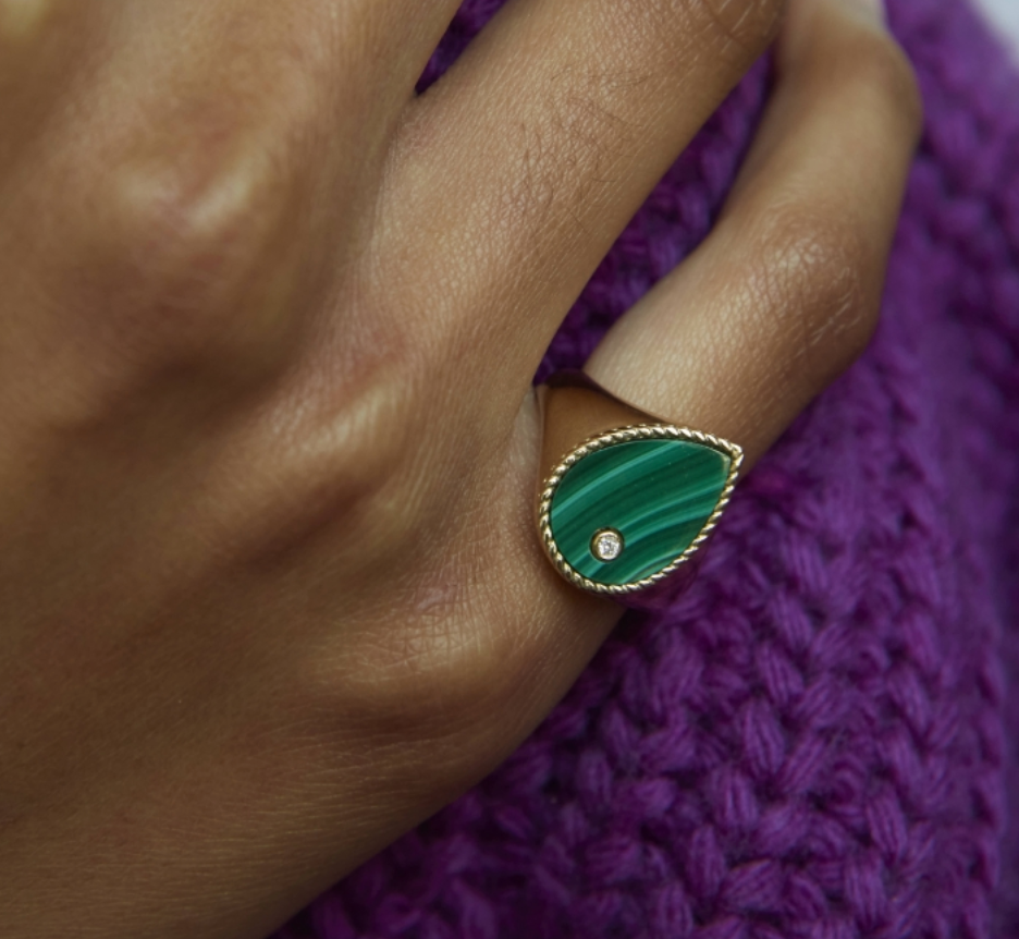 CHEVALIERE POIRE MALACHITE OR JAUNE - Millo Jewelry
