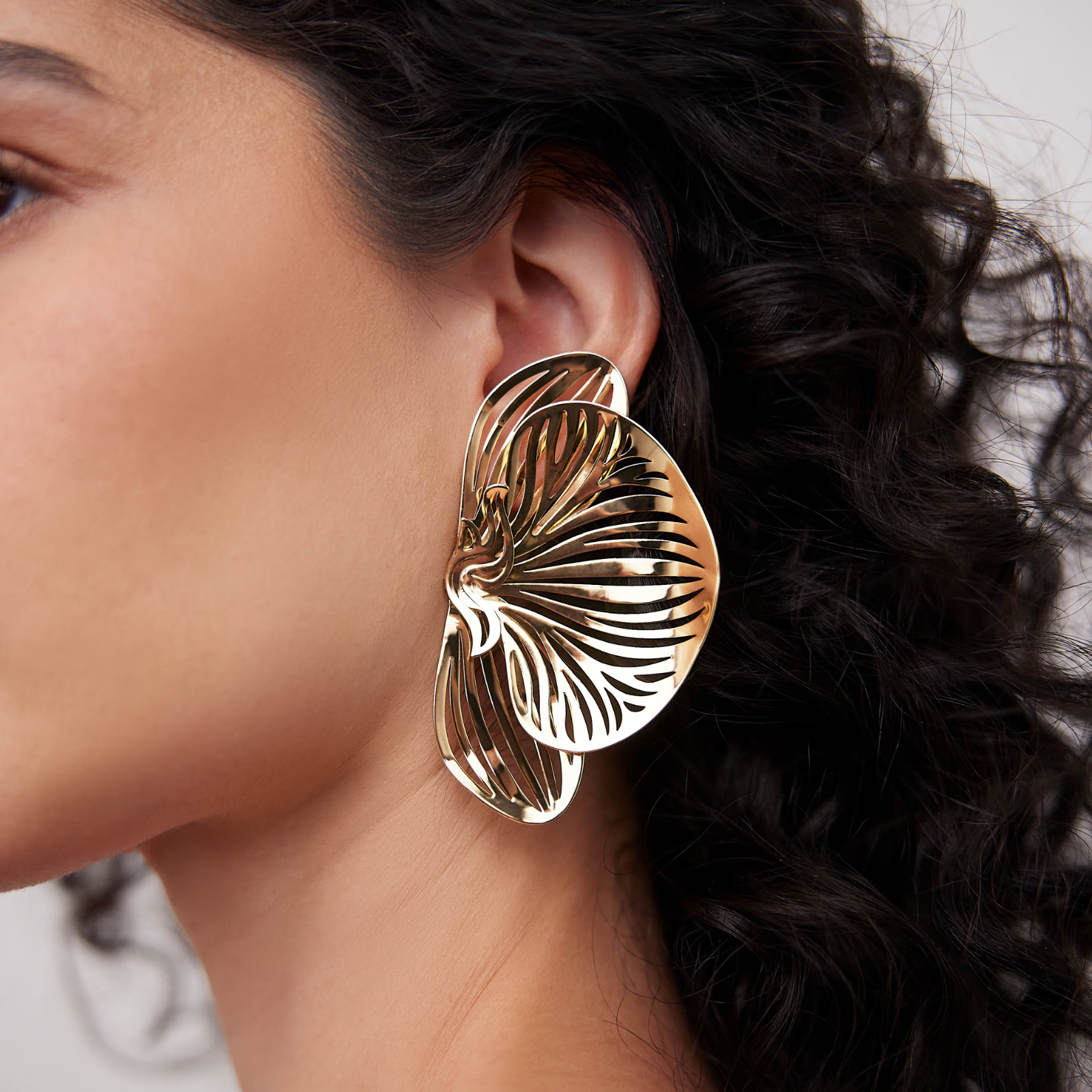 Orchid earrings yellow gold