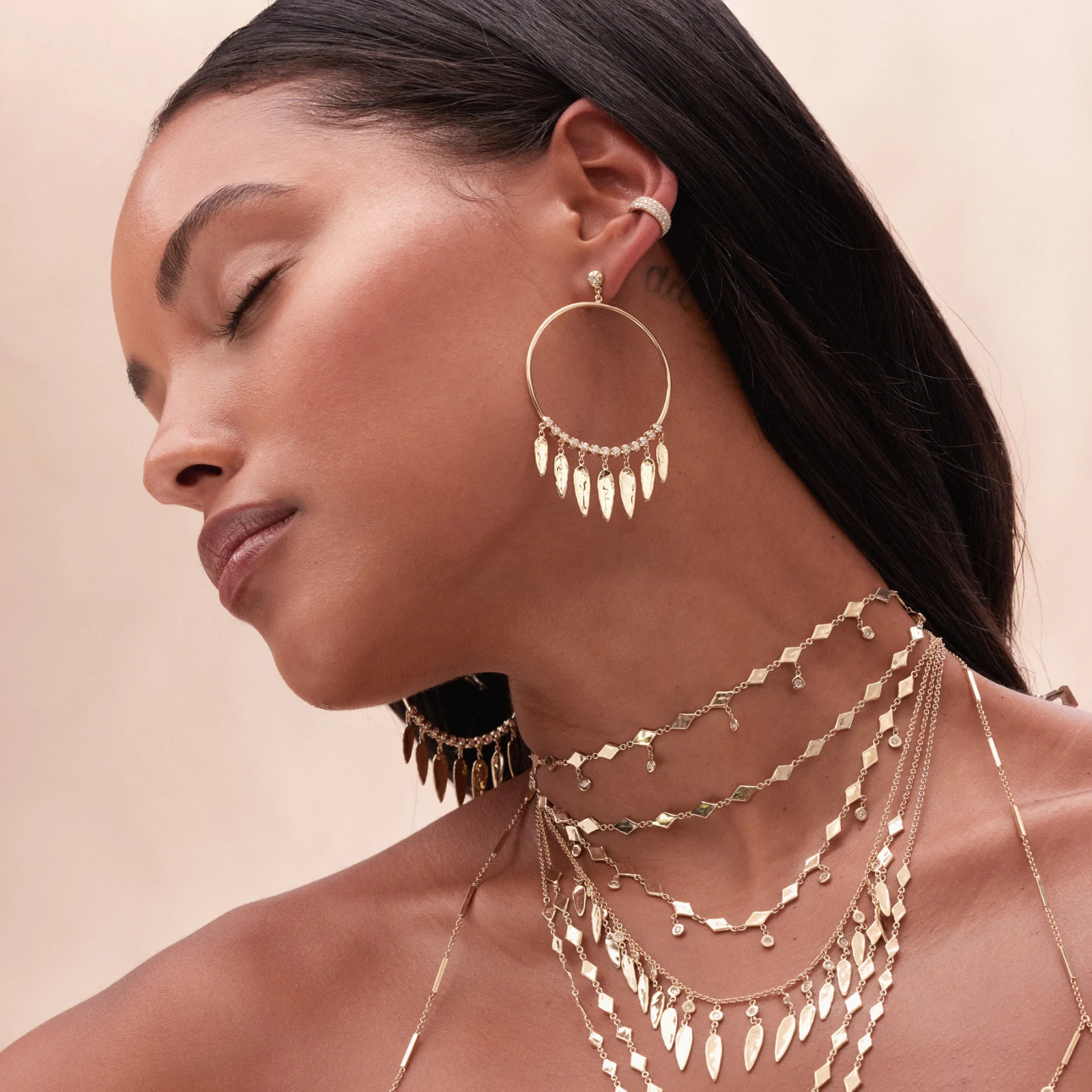 Graduated Hammered Kite Shape Choker Necklace