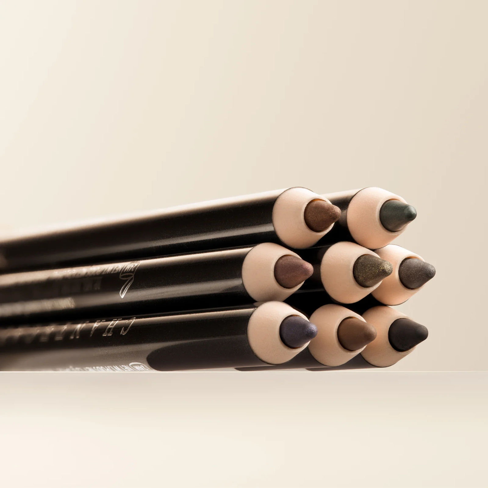 Luster Glide Eye Liner