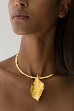 Load image into Gallery viewer, Botanicals Petals of Grace Necklace
